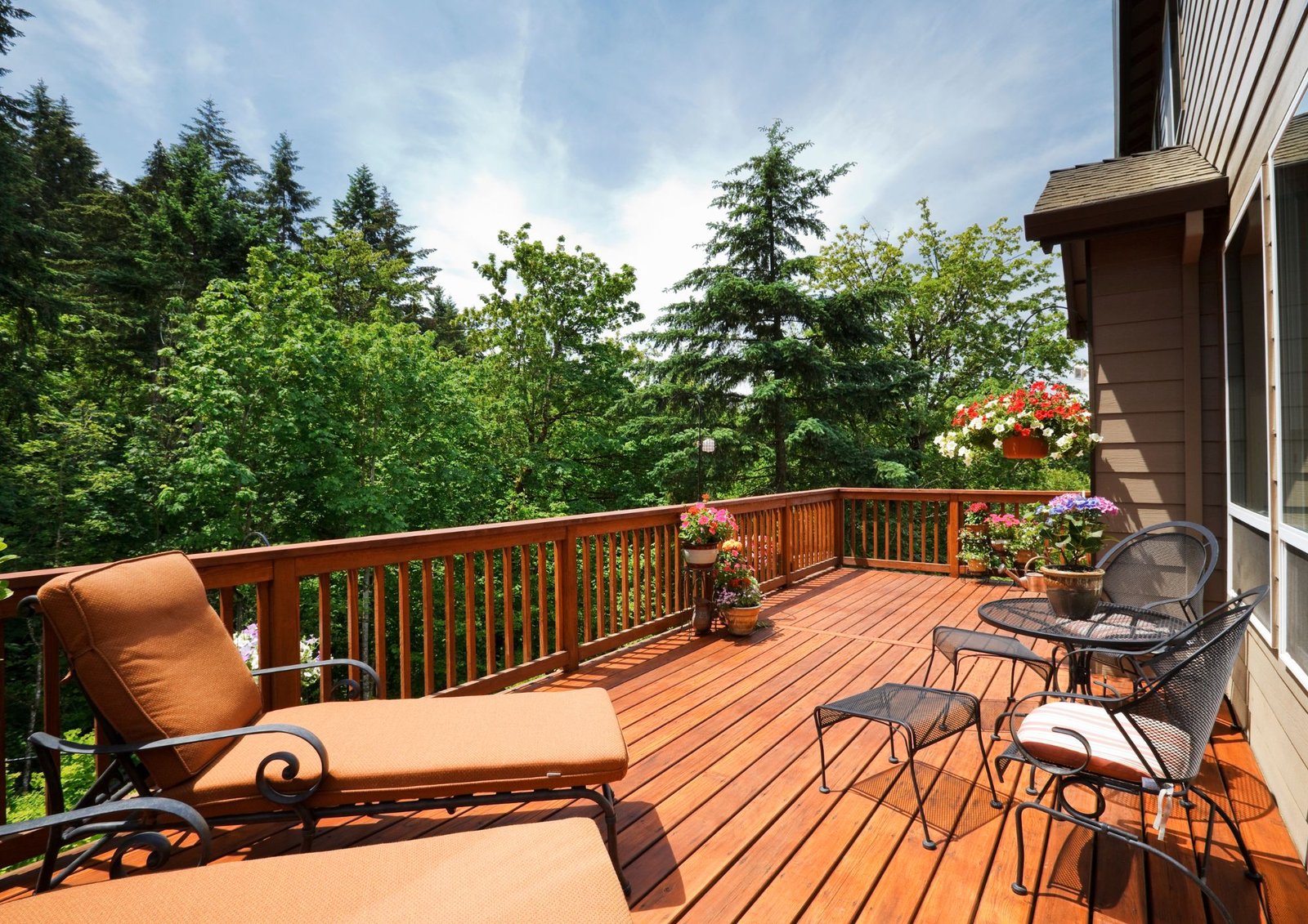Deck stain — UV protection